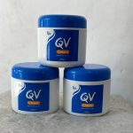 کرم کاسه ای مرطوب کننده و آبرسان کیووی QV اگزما